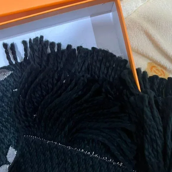 Louis Vuitton Monogram Logomania Black Scarf - Picture 5 of 7